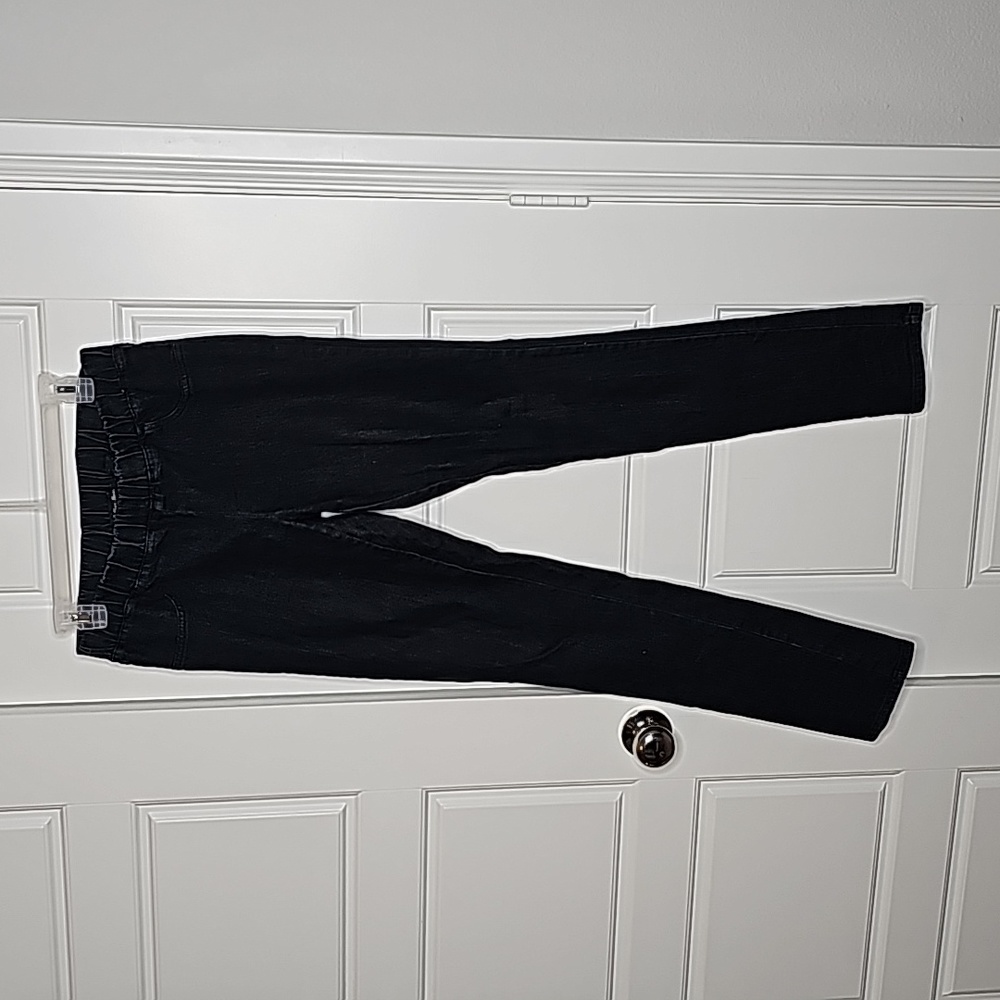 Black skinny jeans with elastic waist band